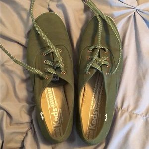 size 8 dark green Keds